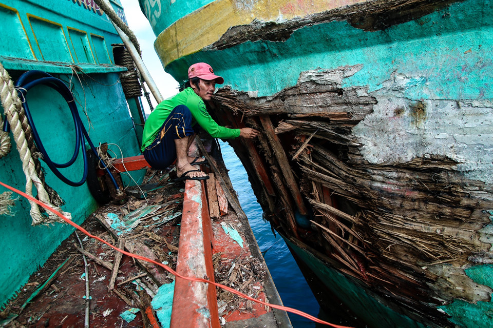 12 tàu cá ở Côn Đảo bị bão số 16 đánh chìm và hư hỏng